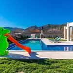 Villa Vip *